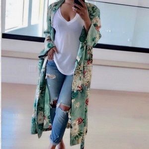 ❤️Floral silky robe size m